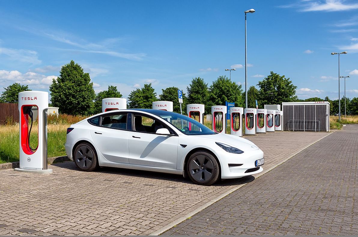 Tesla V3 Supercharger 2024